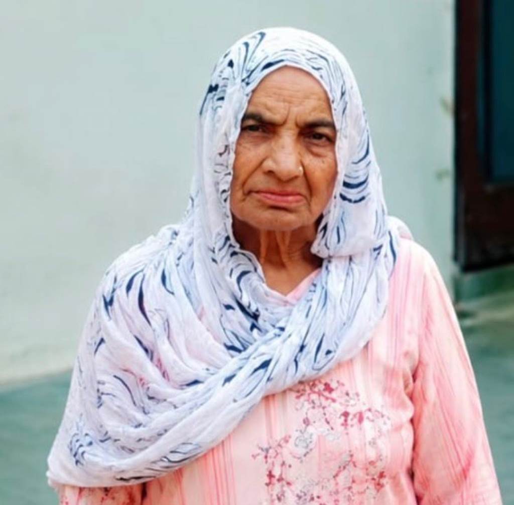 Condolences expressed on the demise of senior journalist Rakesh Kumar Malhis mother